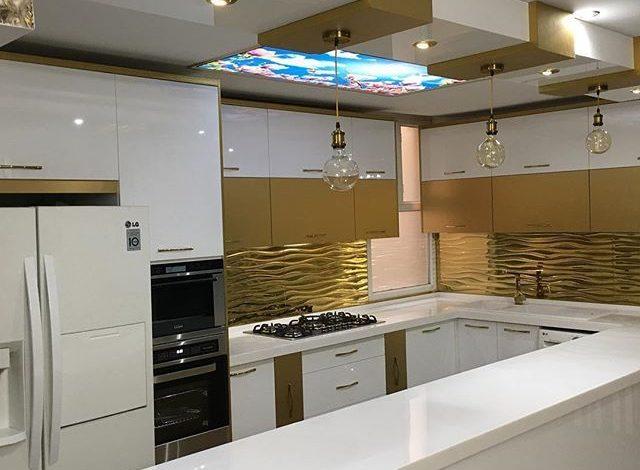 کابینت هایگلاس سفید طلایی