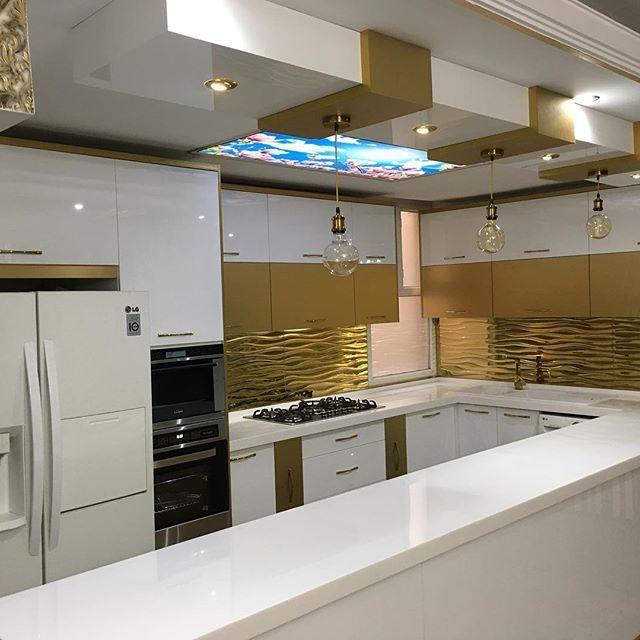 چرا کابینت هایگلاس سفید طلایی پرطرفدار است ؟ 1 کابینت هایگلاس سفید طلایی