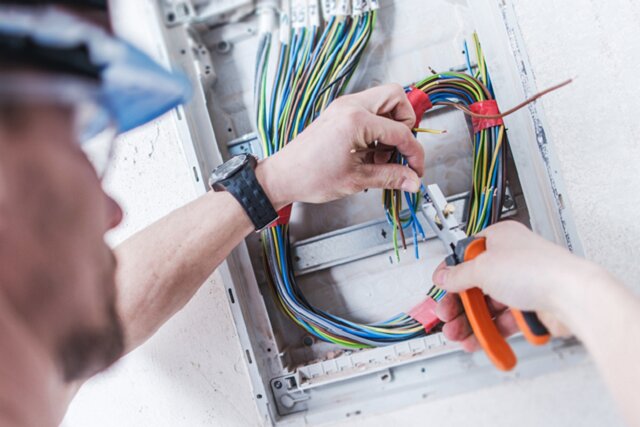 مقایسه سیستم کابل کشی ۱۱۰ ولت با ۲۲۰ ولت 1 سیستم کابل کشی