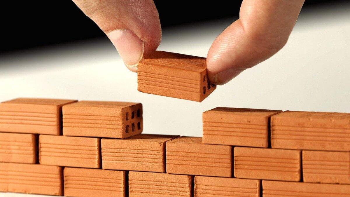 آجر چیست؟ و مشخصات فنی و کاربرد آن 1 آجر