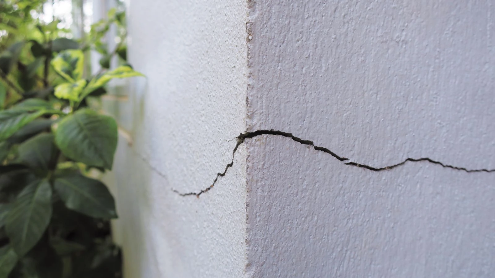 علت ترک خوردن بتن چیست؟ بررسی علل + روش جلوگیری 1 Concrete cracking 1